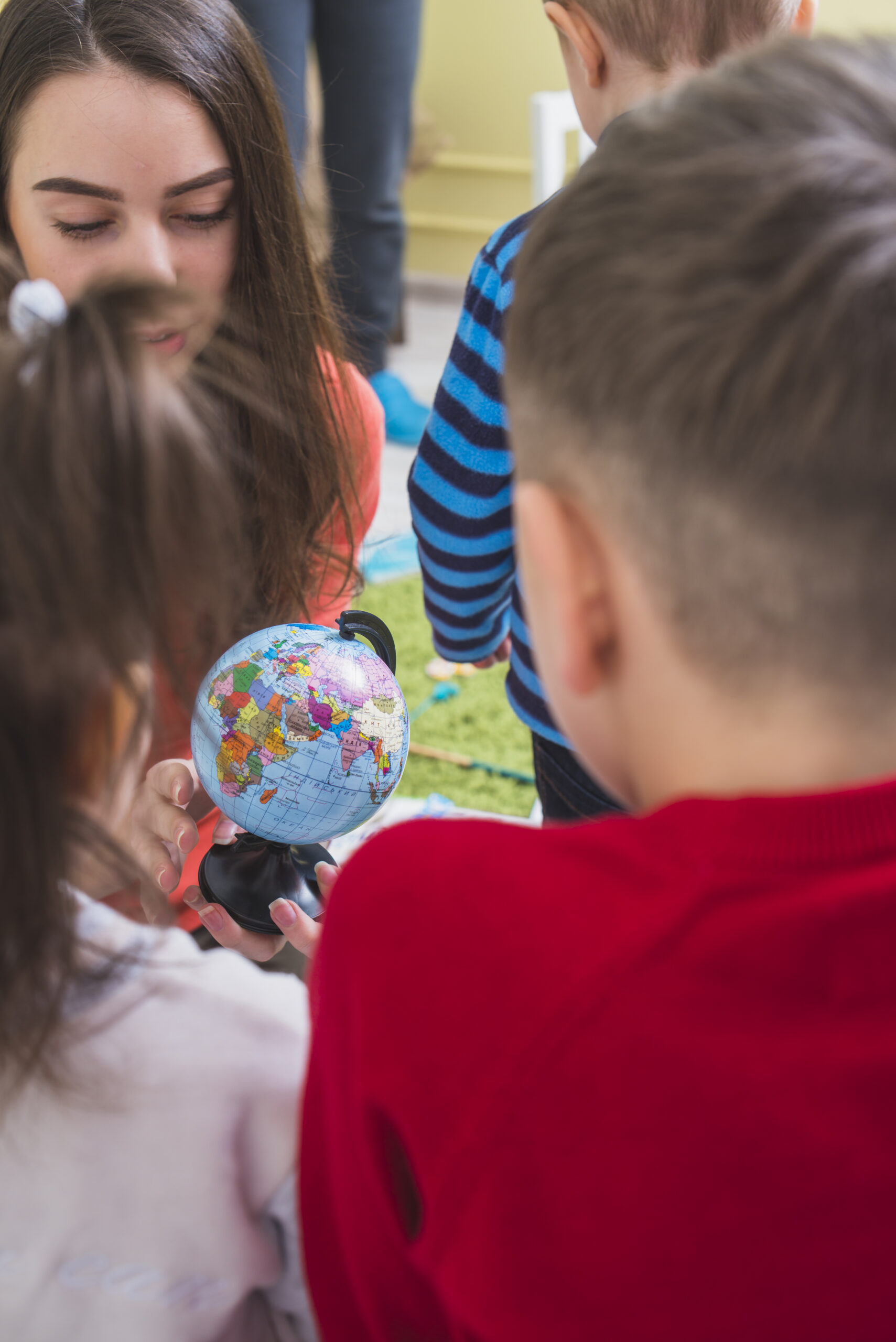 teacher-children-looking-globe